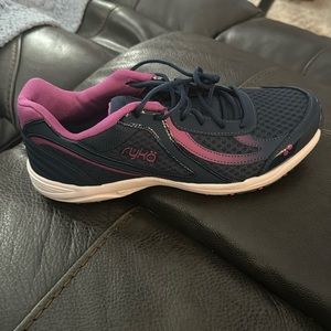 Women’s Ryka Dash 3. Navy/Pink. Size 9